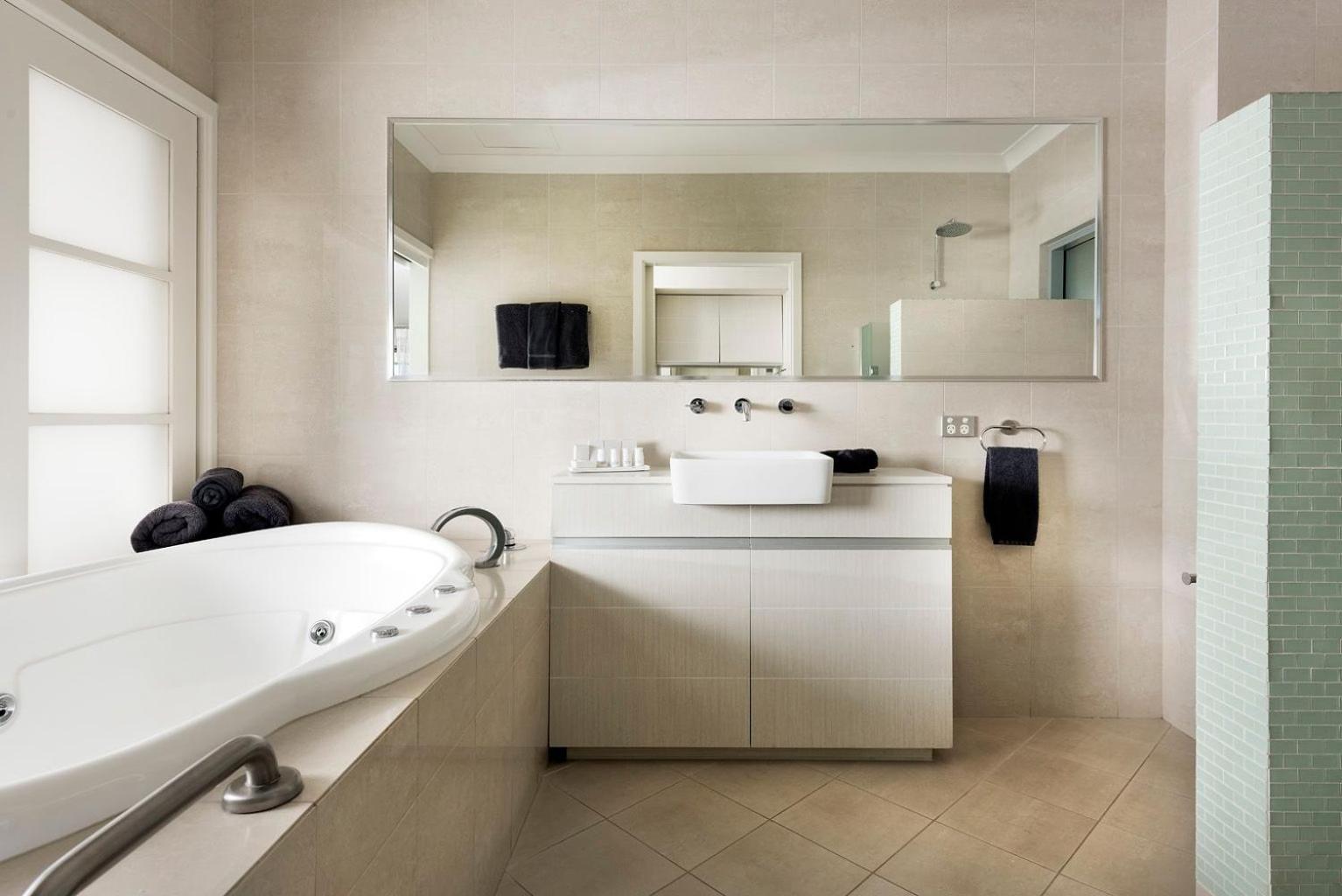 Deluxe Suite Spa Bath,1602336022:JPEG